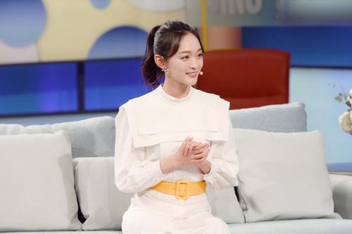何泓姗杂志平面植入，明星同款种草服装首饰品牌(图2)