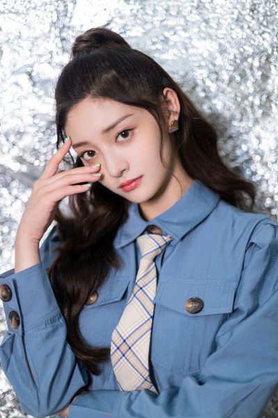 周洁琼杂志平面植入，明星平面植入做明星同款手表珠宝(图2)